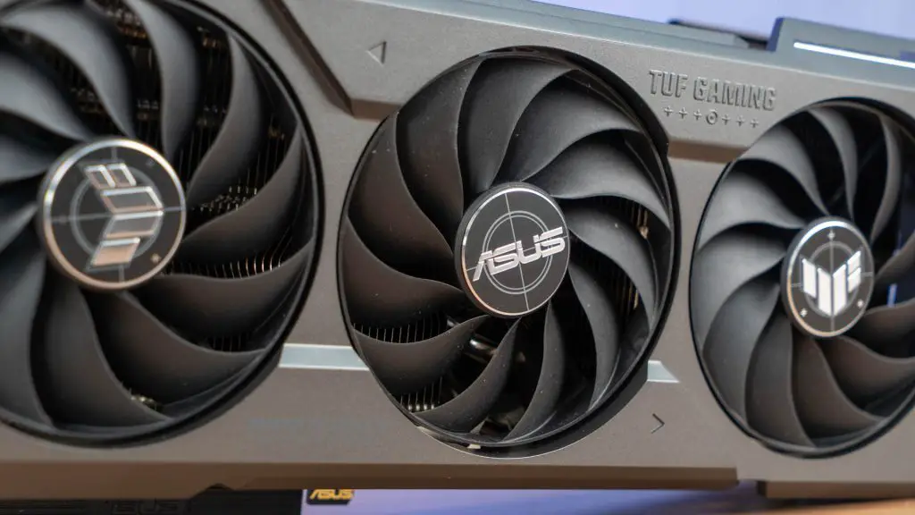 ASUS TUF GAMING GeForce RTX 4070 Ti SUPER 13