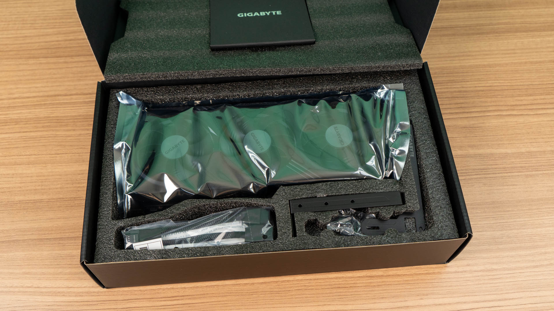 Gigabyte GeForce RTX 4070 Ti SUPER 03