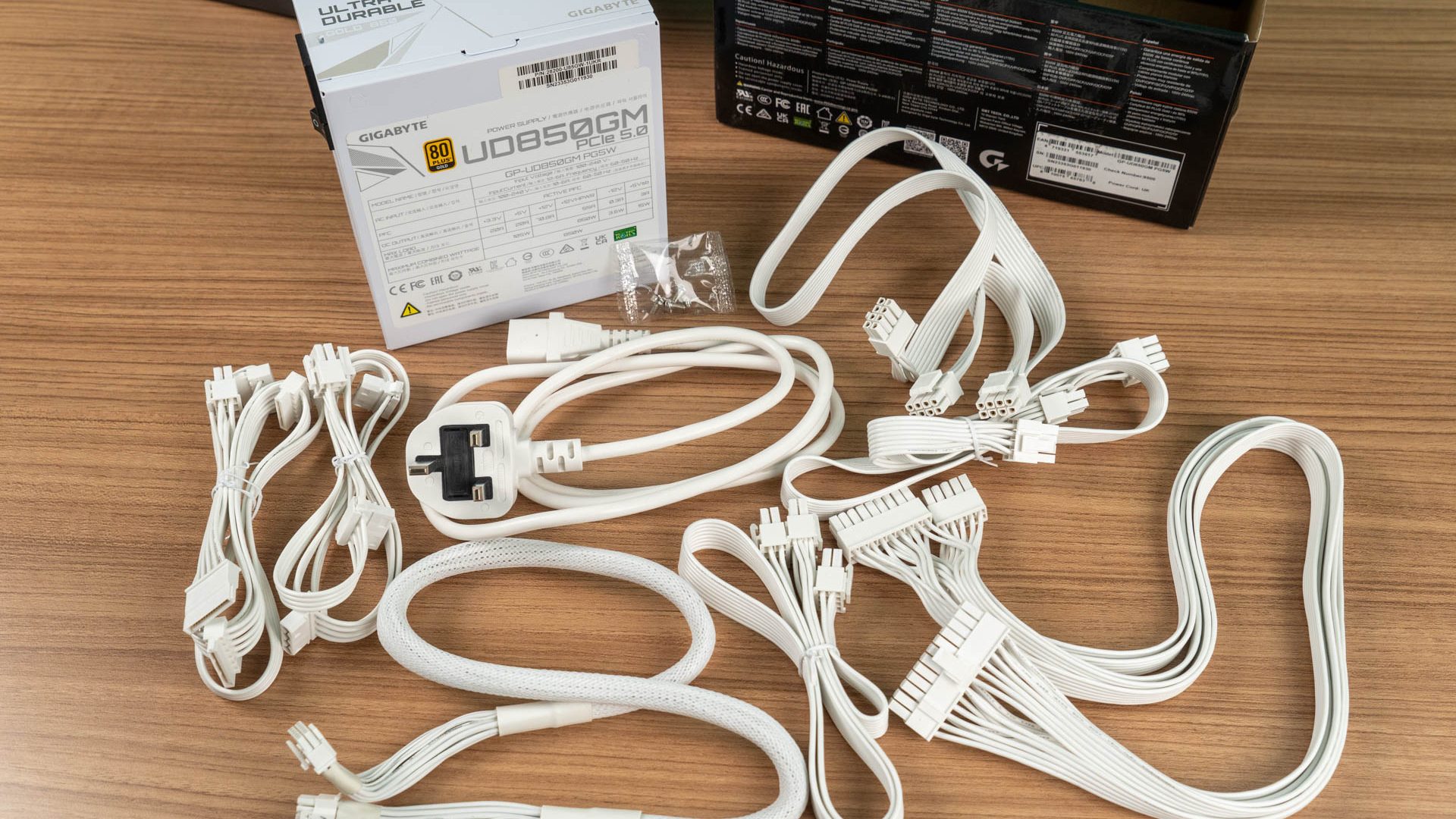 Gigabyte UD 850W 03 Gigabyte UD 850W 03