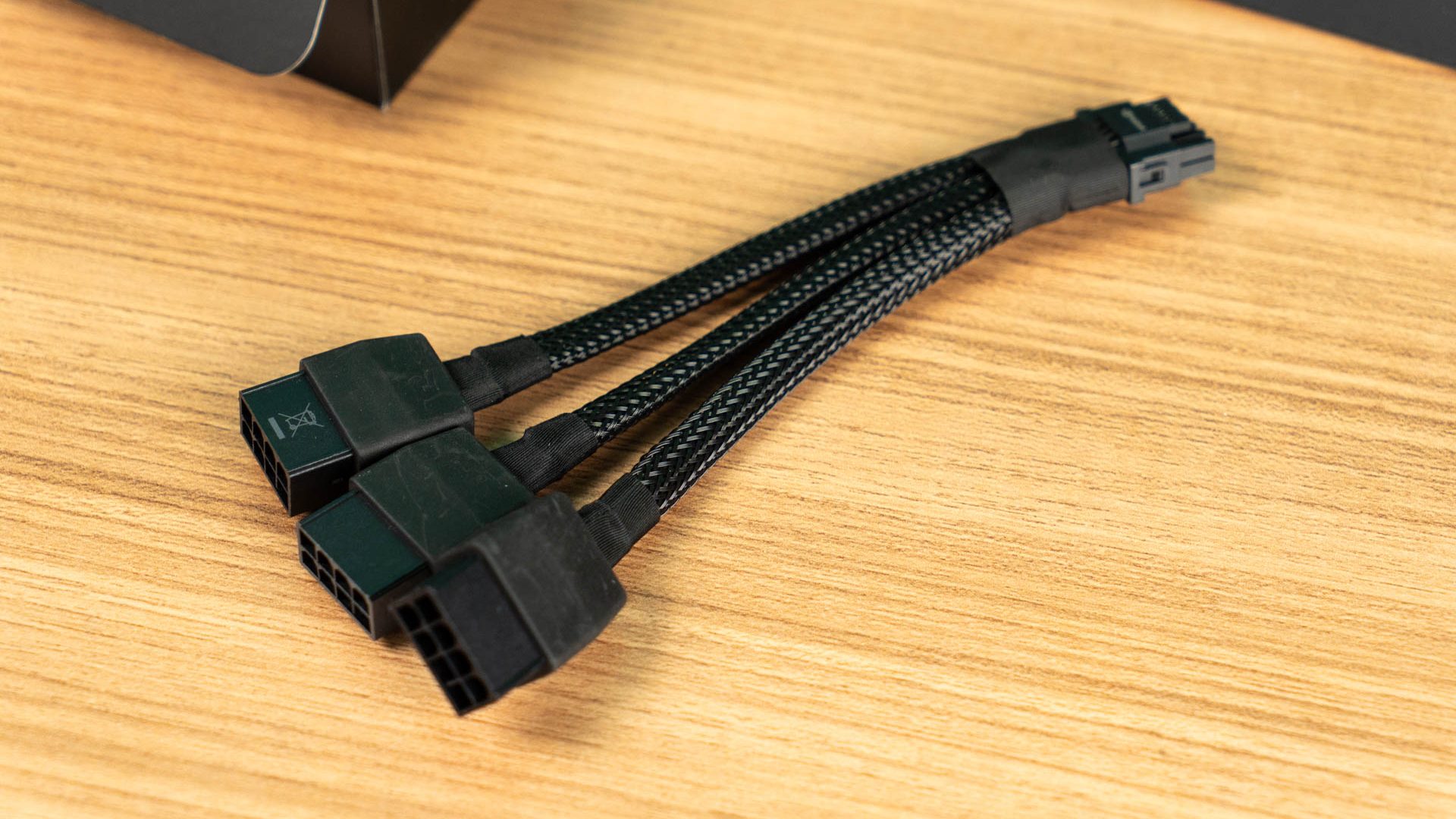 NVIDIA GeForce RTX 4080 SUPER FE 03