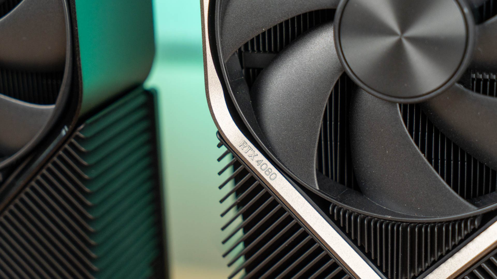 NVIDIA GeForce RTX 4080 SUPER FE 17